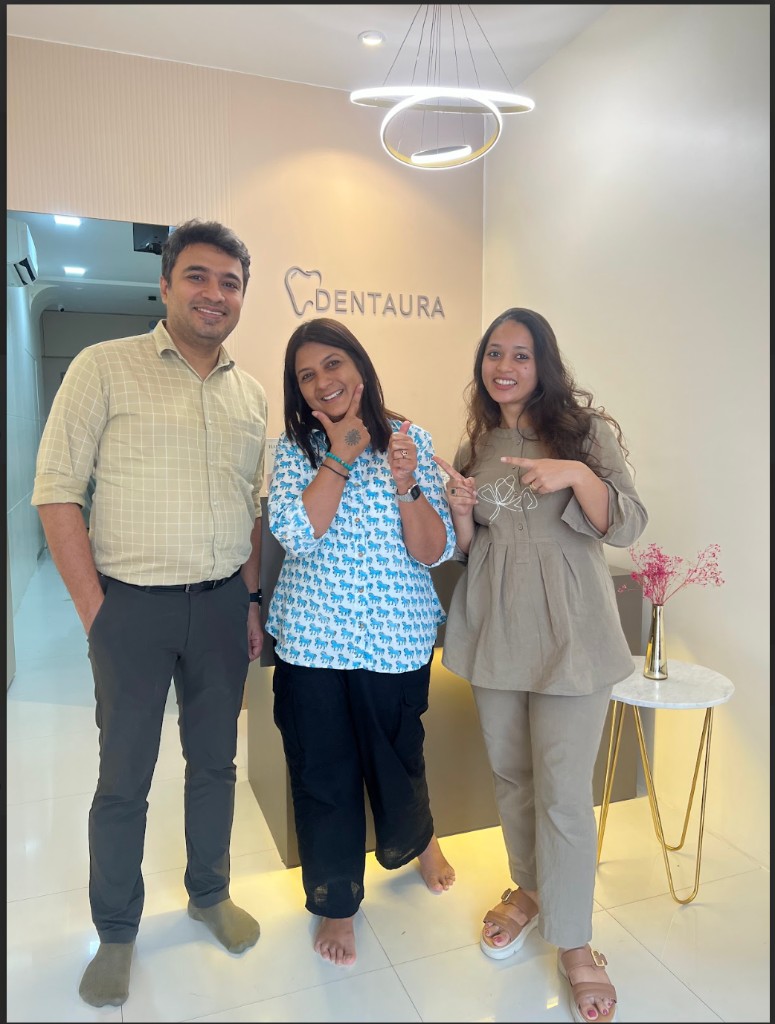 Happy family at Dentaura clinic