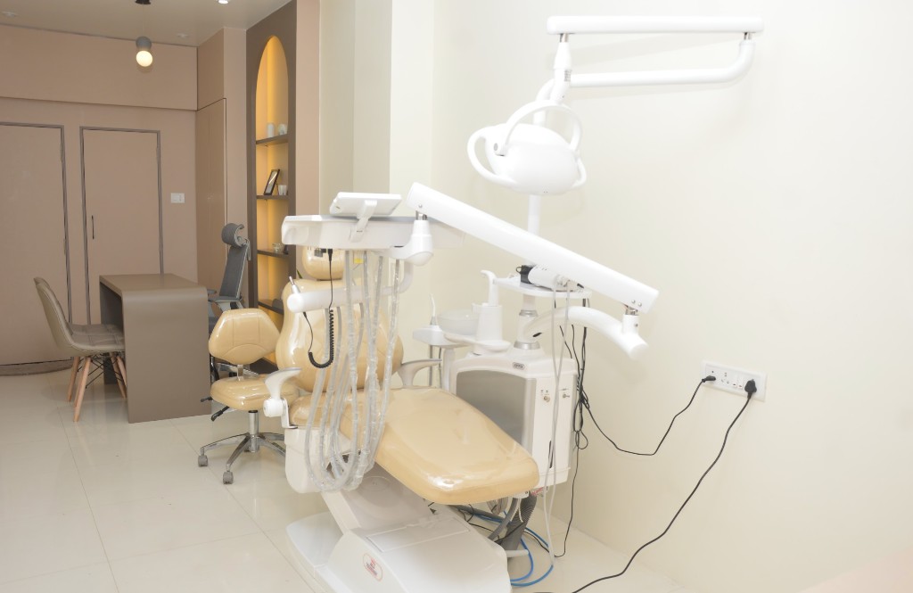 Modern Dentaura dental clinic treatment room in Malad West, Mumbai