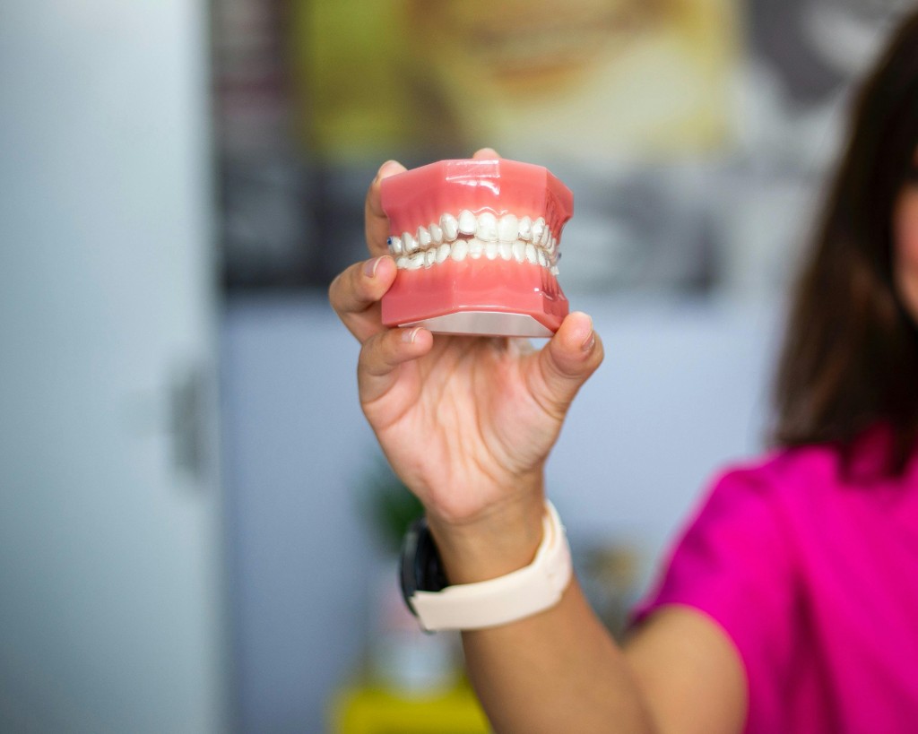 Dentures treatment model demonstration